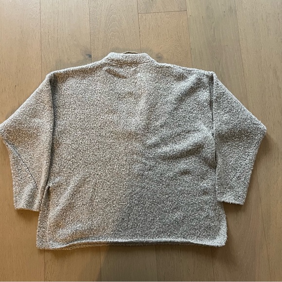 EUC Urban Outfitters sweater - size large - Picture 2 of 4